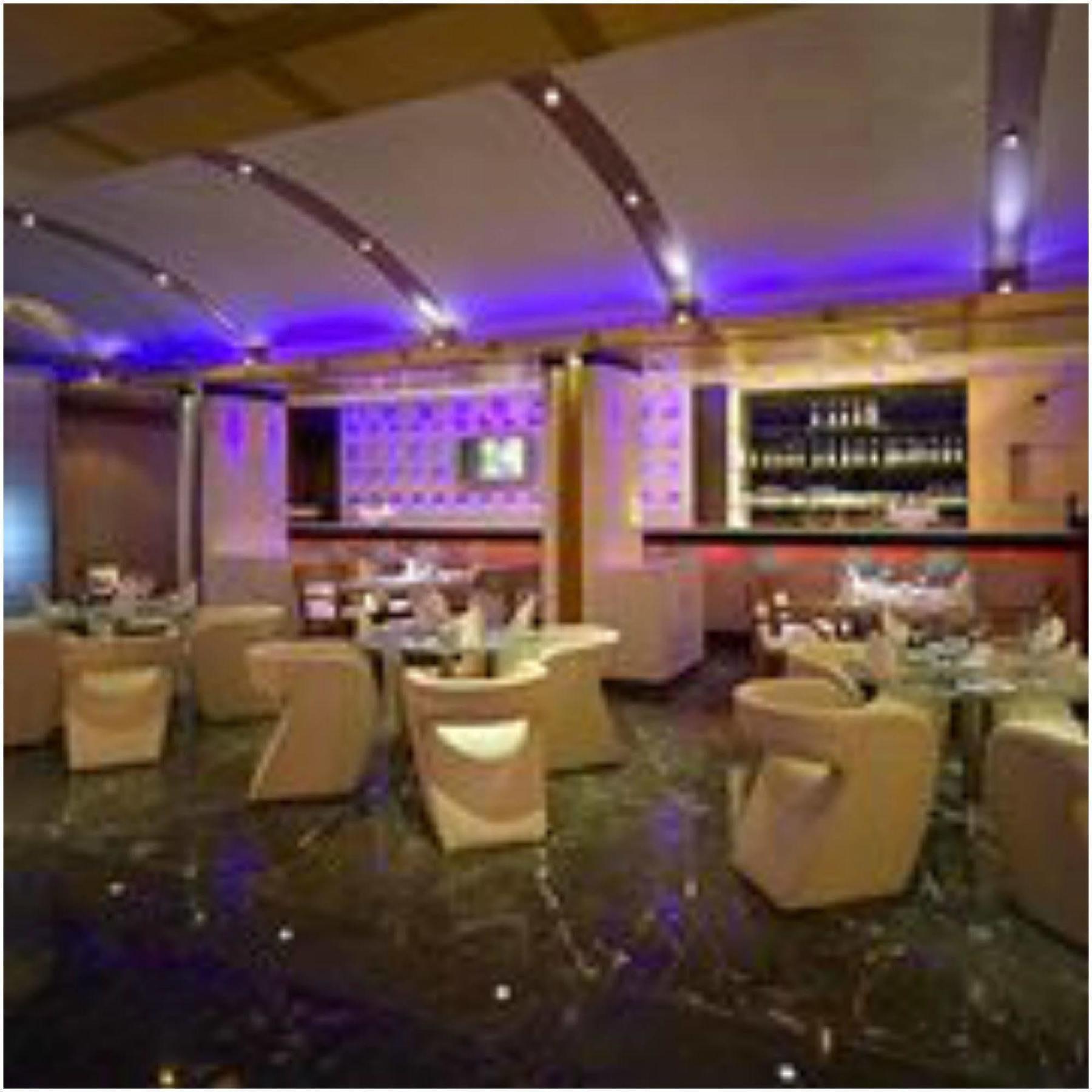 Hotel Hindusthan International, Калькутта Ресторан фото